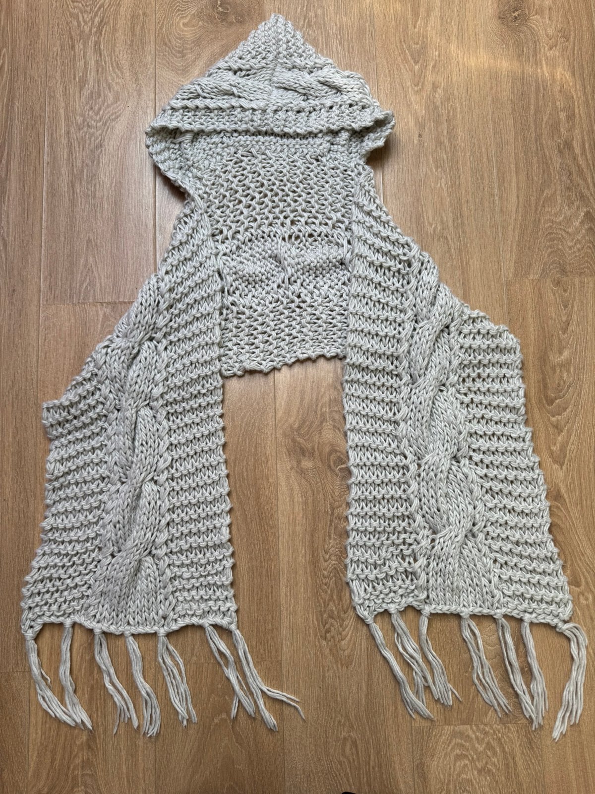 Capuchon sjaal gehaakt beige, Ophalen of Verzenden, Zo goed als nieuw, Sjaal