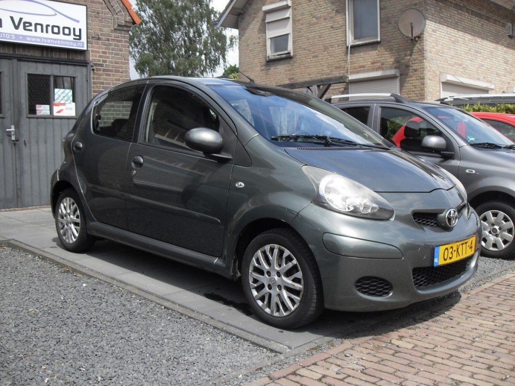 Toyota AYGO 1.0-12V Aspiration Green 5Drs., Voorwielaandrijving, Gebruikt, 4 stoelen, Elektrische ramen
