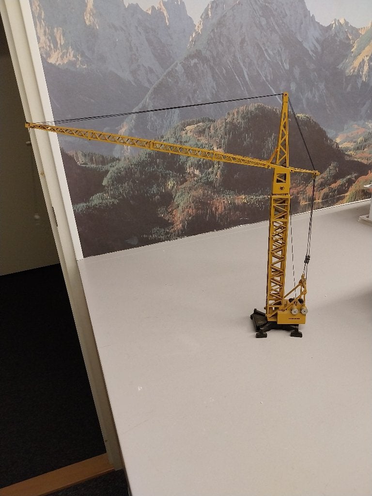 Te koop, zeldzame Liebherr bouwkraan 1/50 zelden aangeboden, Hobby en Vrije tijd, Ophalen of Verzenden, Nieuw, Hijskraan, Tractor of Landbouw