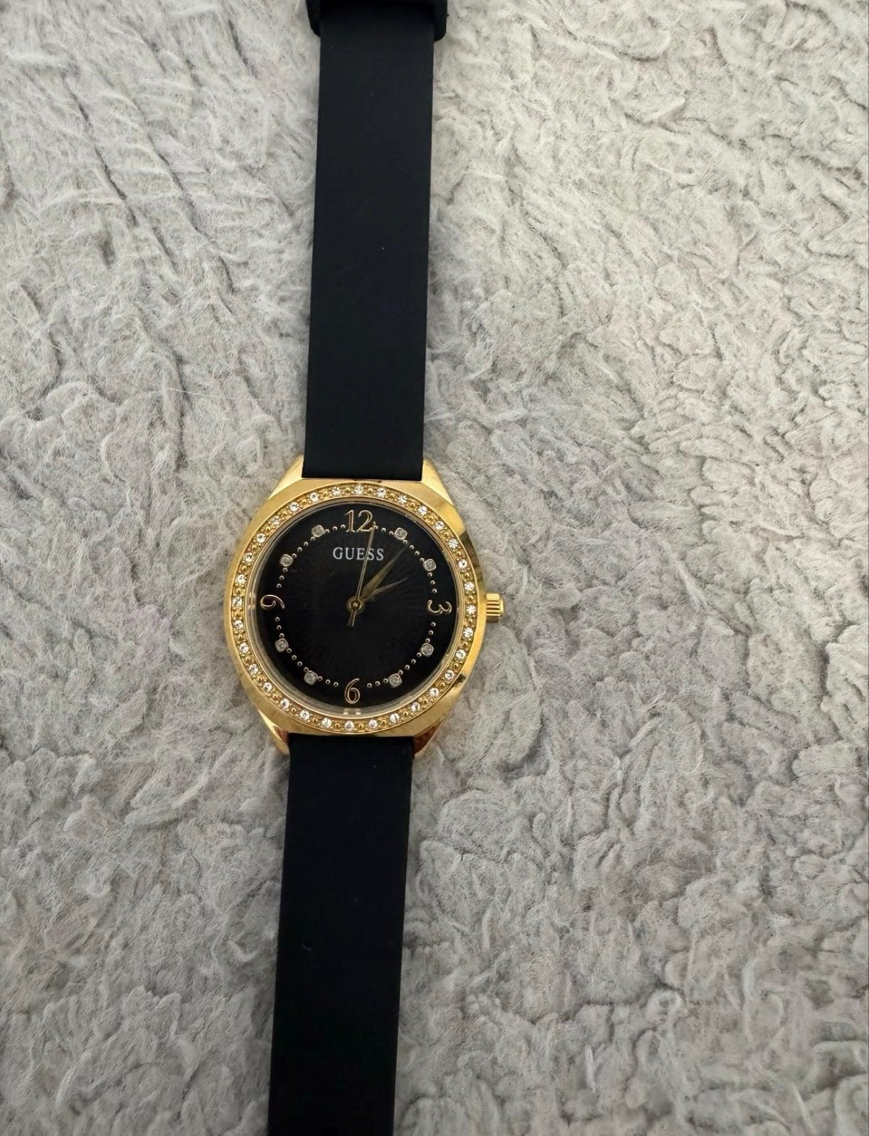Guess dameshorloge met strass en zwart siliconen bandje, Overige materialen, Guess, Polshorloge, Kunststof