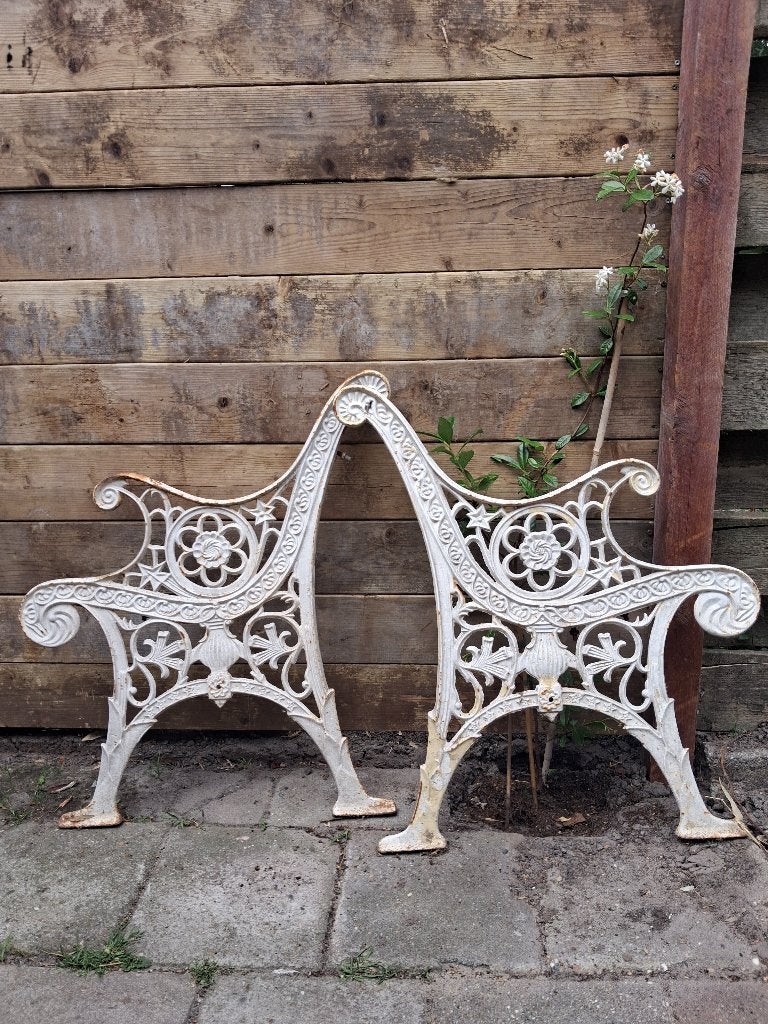 Gietijzeren bankpoten/ zijstukken tuinbankje, Tuin en Terras, Tuinbanken, Ophalen, Gebruikt, Metaal