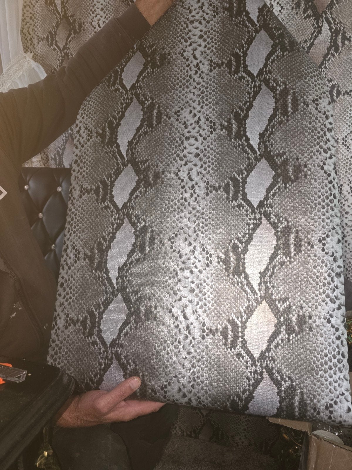 Nieuw behang - 5 rollen met slangenprint