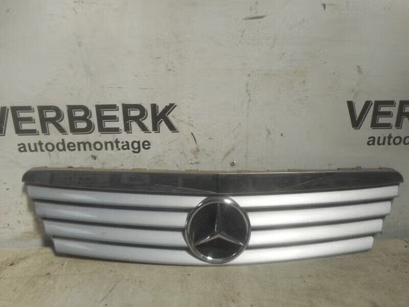 GRILLE Mercedes-Benz A (W168) (01-1997/08-2004) (1688801283), Gebruikt, Mercedes-Benz AG, Ophalen of Verzenden, Dialog.mb@mercedes-benz.com