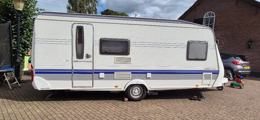 Te koop Hobby de luxe kmfe 500, Luifel, Hobby, Frans bed, Treinzit