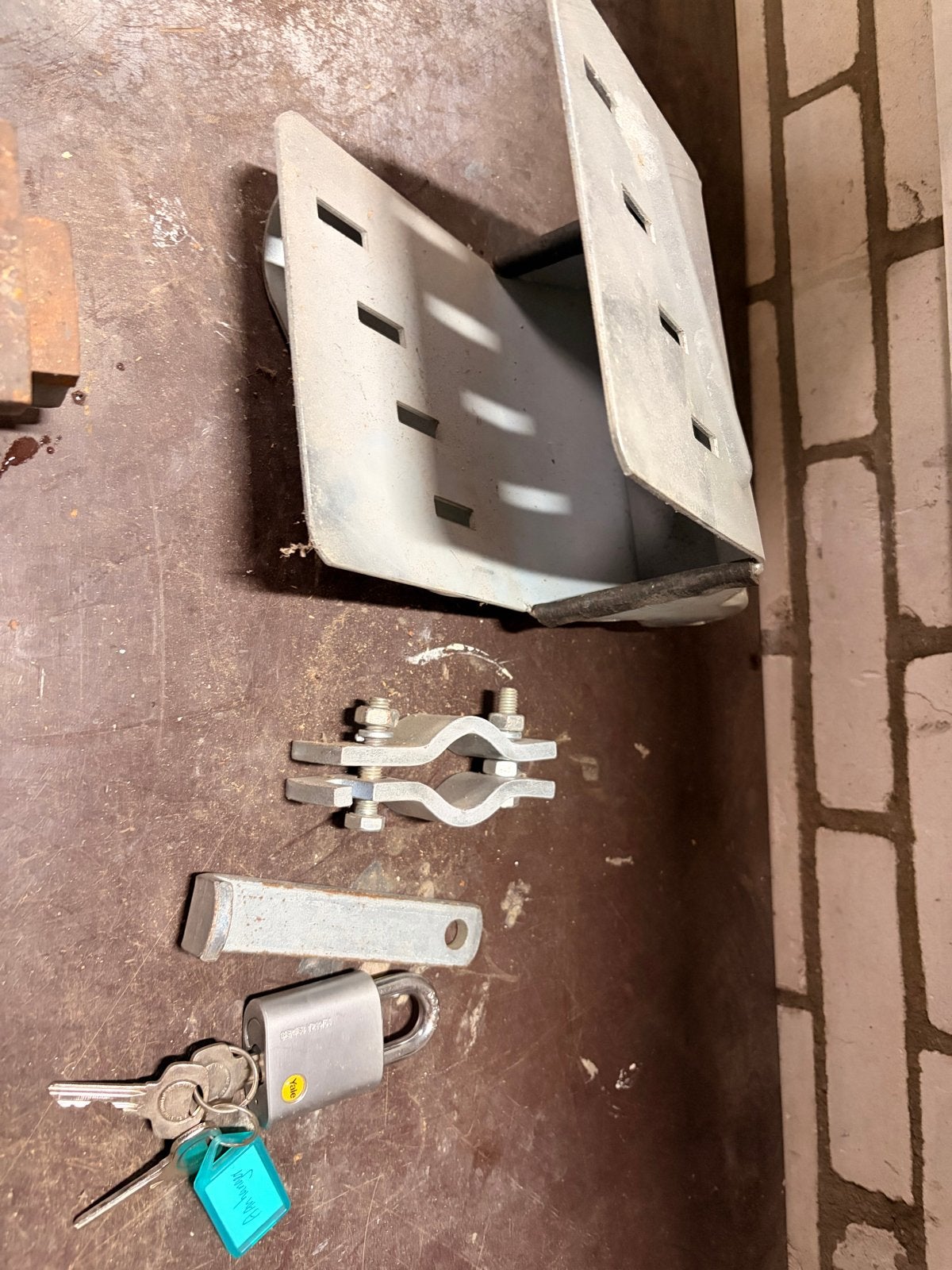 Aanhangwagen slot Yale hangslot met beugel en klemmen, Ophalen of Verzenden, Gebruikt