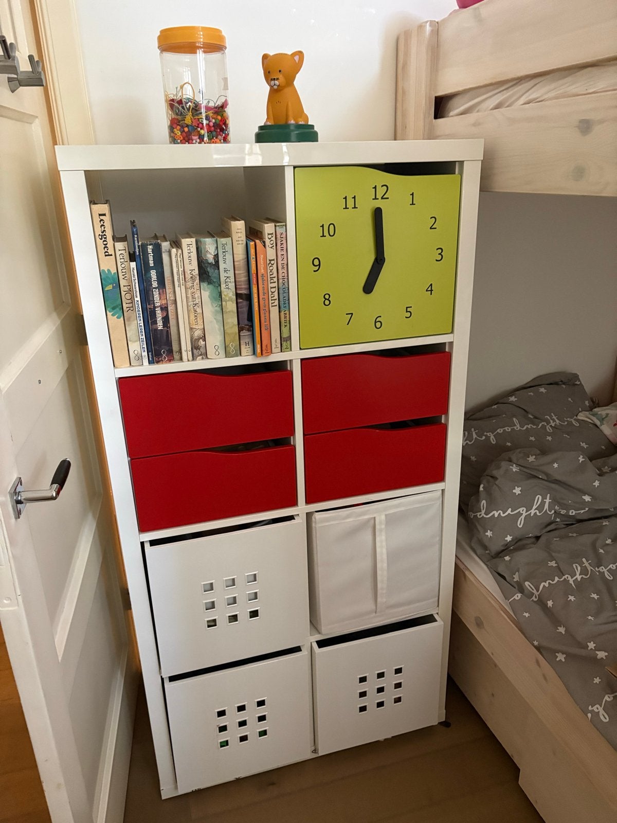 IKEA Kallax kast 2x 4 met rode en groene inzet, Ophalen, Gebruikt