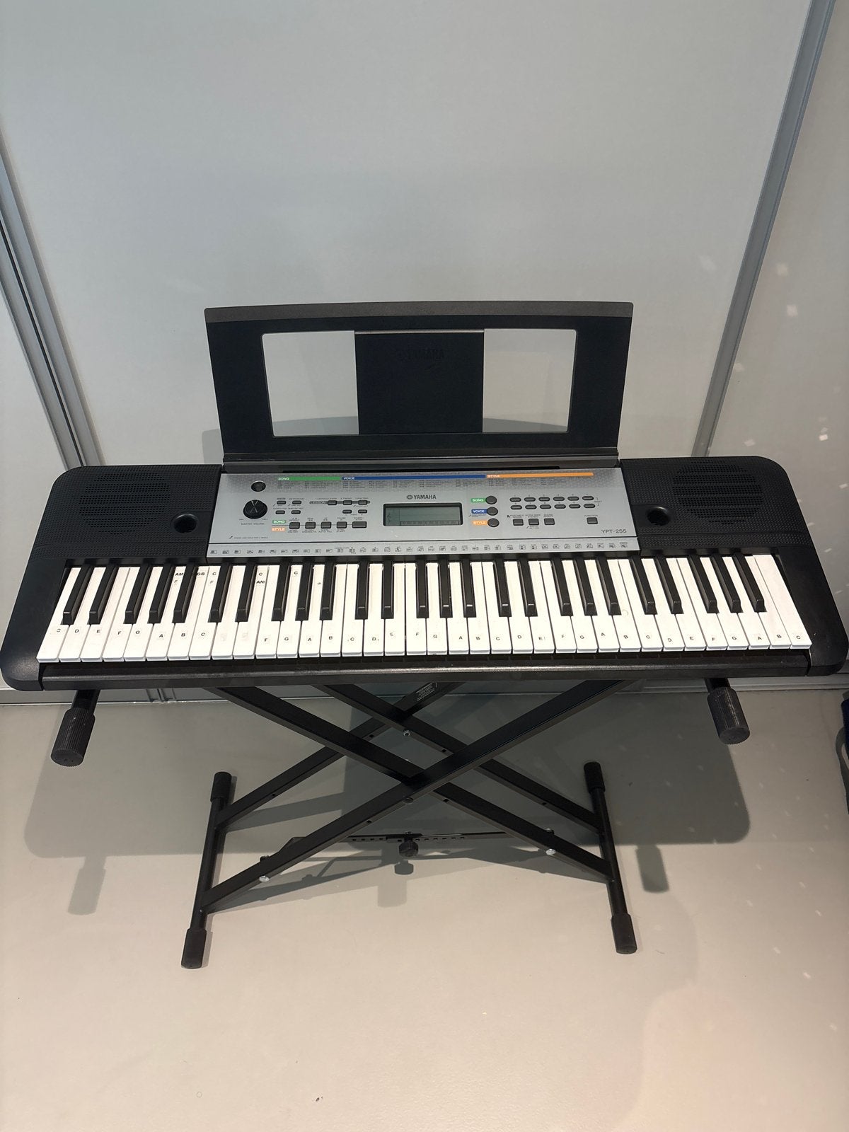 Yamaha YPT-255 Keyboard met standaard, Yamaha, Ophalen of Verzenden, Aanslaggevoelig, 61 toetsen
