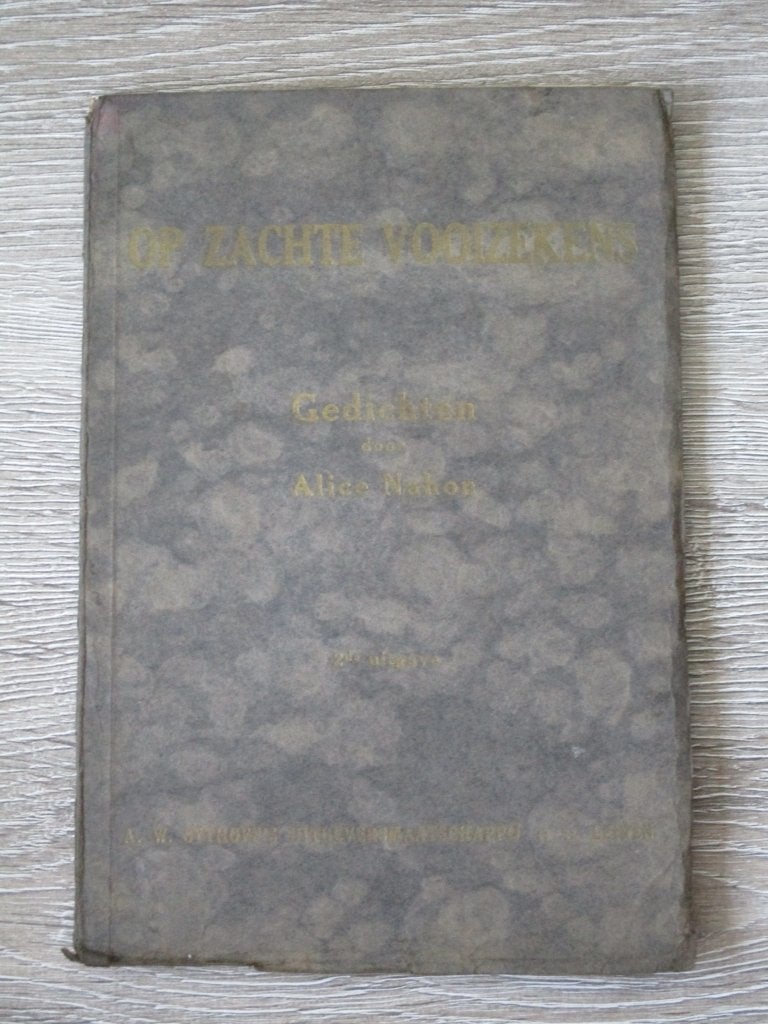 Op zachte vooizekens - Alice Nahon, Boeken, Ophalen of Verzenden, Gelezen