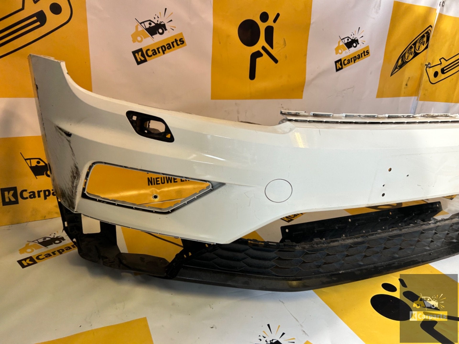 Voorbumper Volkswagen Tiguan PDC ORIGINEEL 5NA807221, Info@fabrikant.eu, Ophalen of Verzenden, Bumper, Fabrikant BV