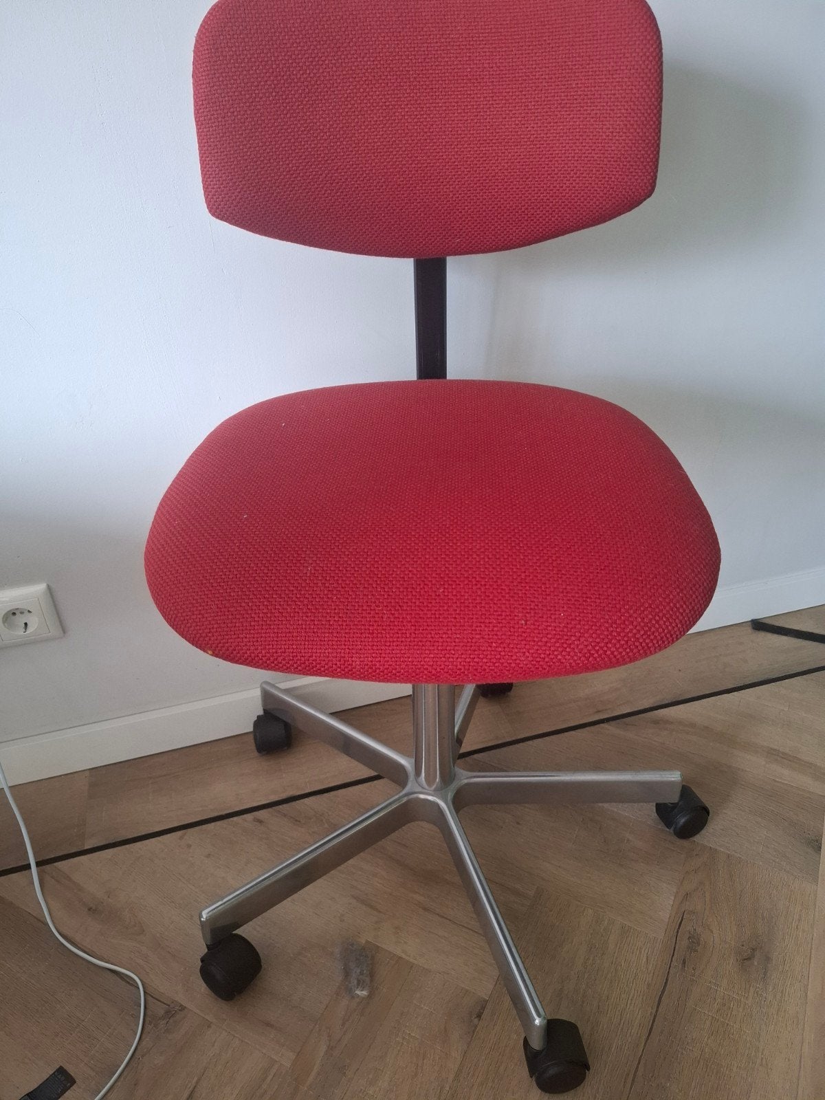 Mooie rode bureaustoel met wieltjes, Ophalen, Zo goed als nieuw, Bureaustoel, Rood