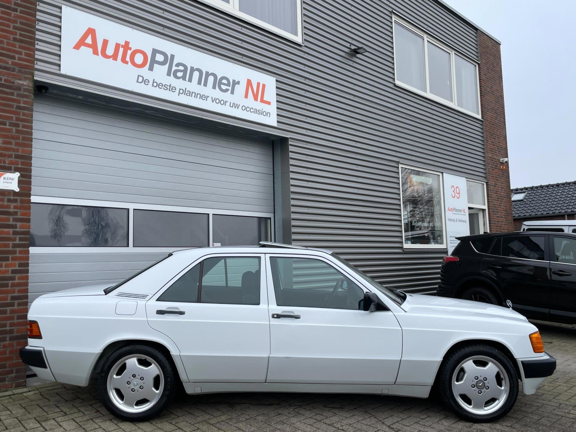 Mercedes-Benz 190-serie 2.0 D! Lage kmstand! Schuifdak!, Auto's, Lichtmetalen velgen, Gebruikt, 4 cilinders, Wit