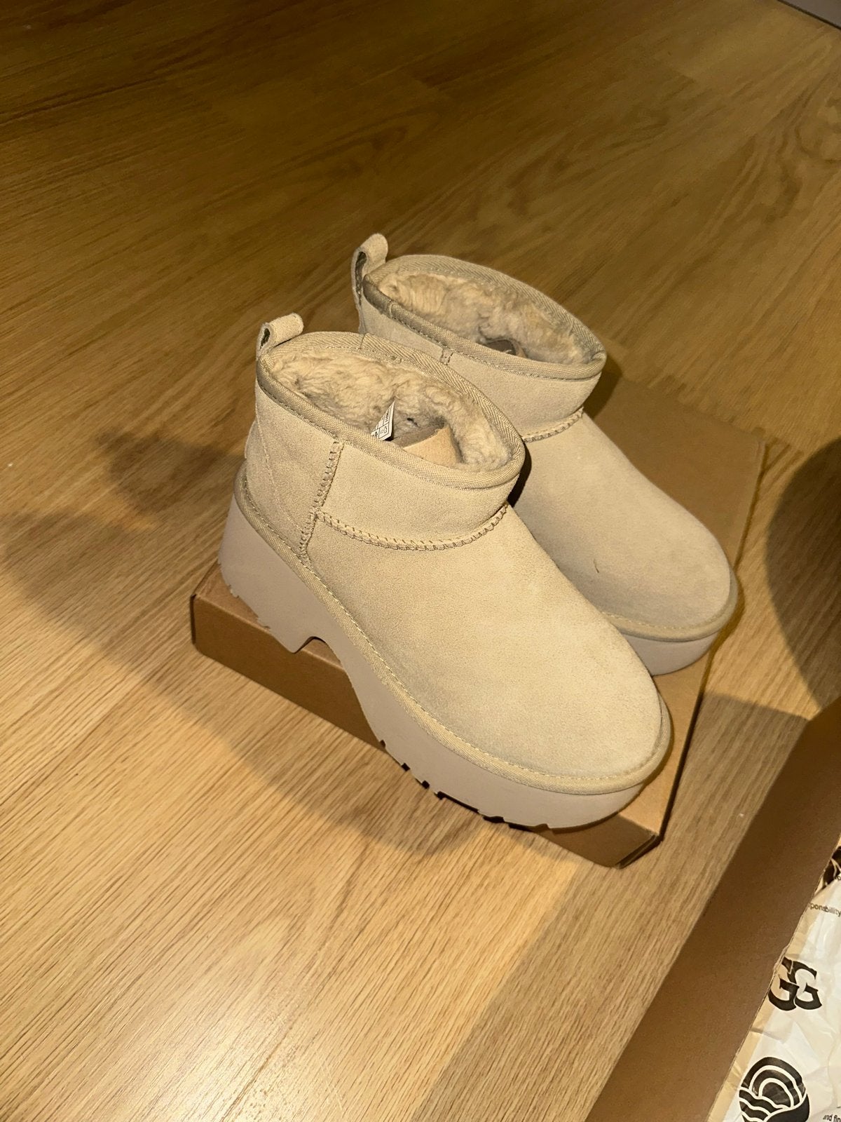Ugg Classic Ultra Mini Plateau Laarzen  maat 37, Kleding | Dames, Schoenen, Beige, Lage of Enkellaarzen, Ophalen of Verzenden