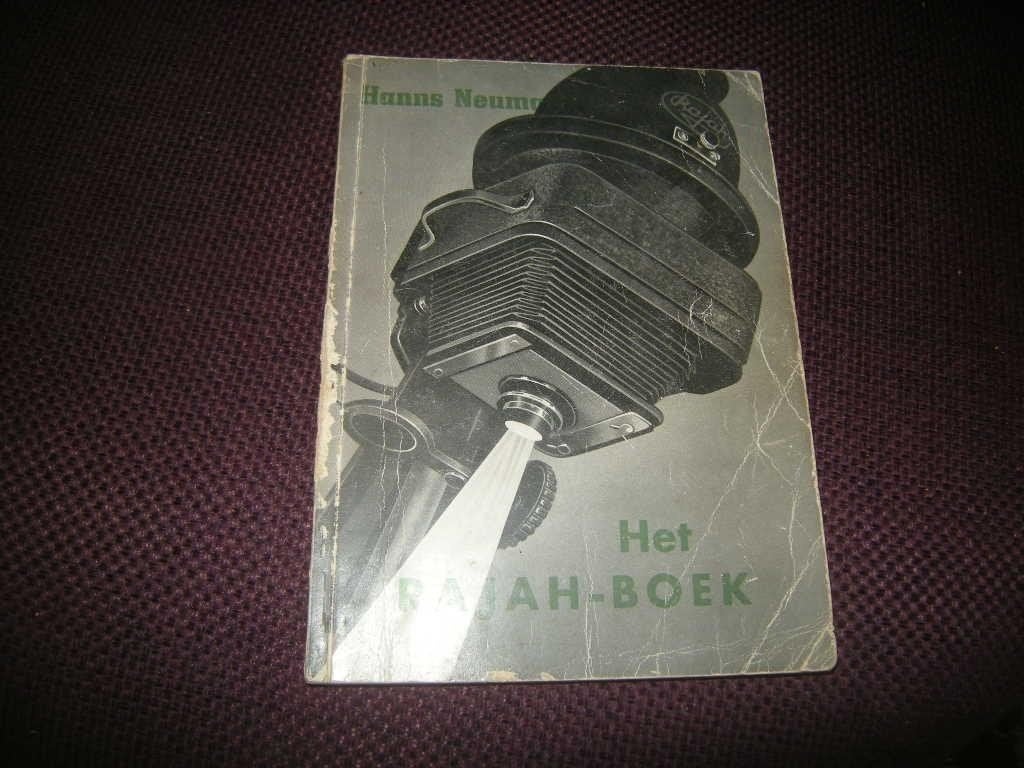 Neumann - Het RAJAH-boek, Ophalen of Verzenden, Gelezen, Fotografen