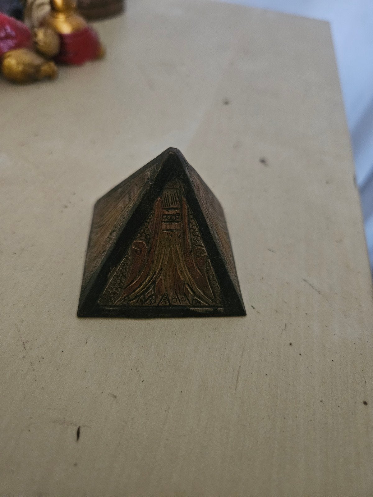 Decoratieve piramide met reliëf, Ophalen of Verzenden