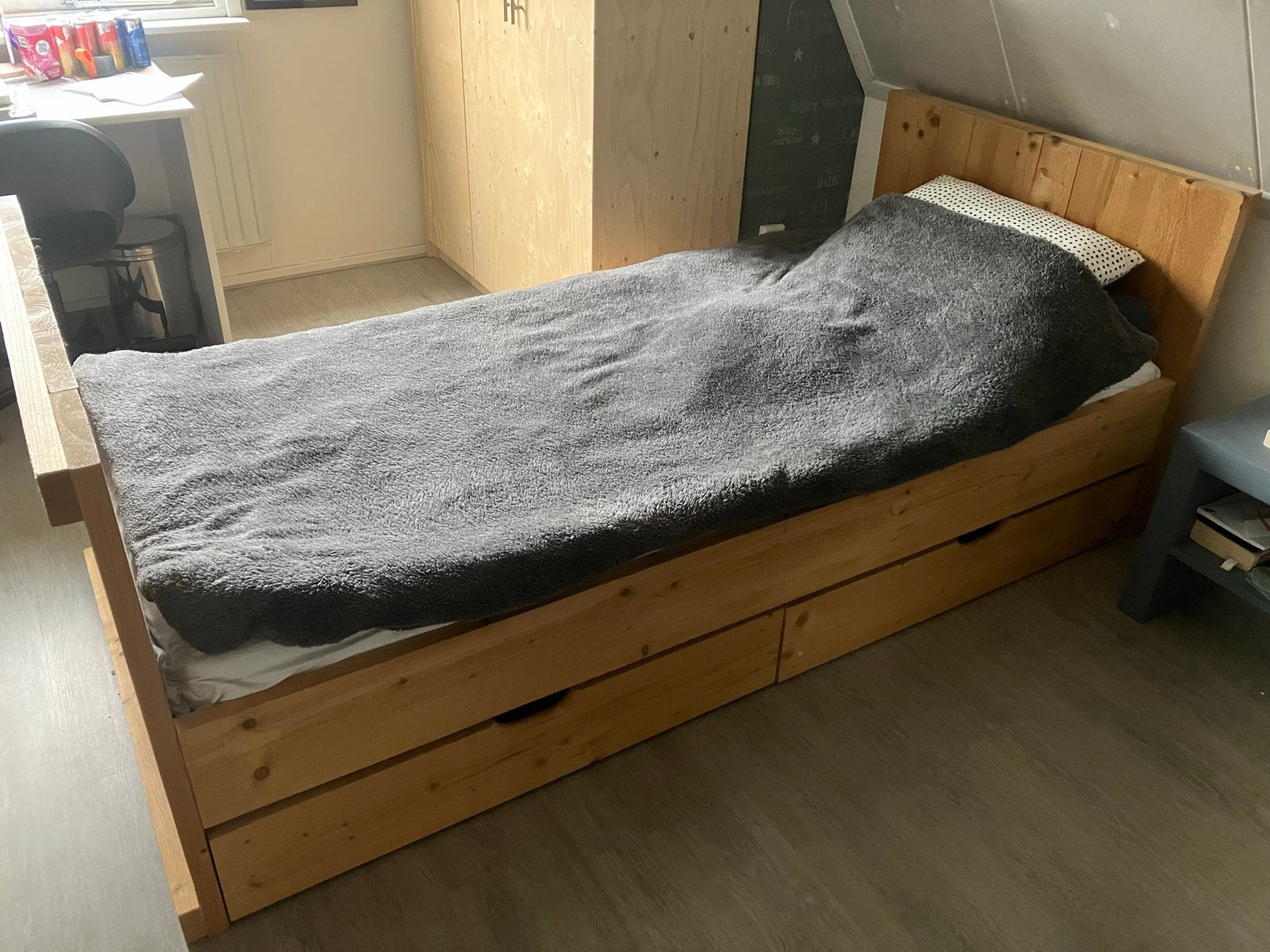 Eenpersoonsbed van steigerhout met opberglades, Ophalen, Gebruikt, 90 cm, Eenpersoons