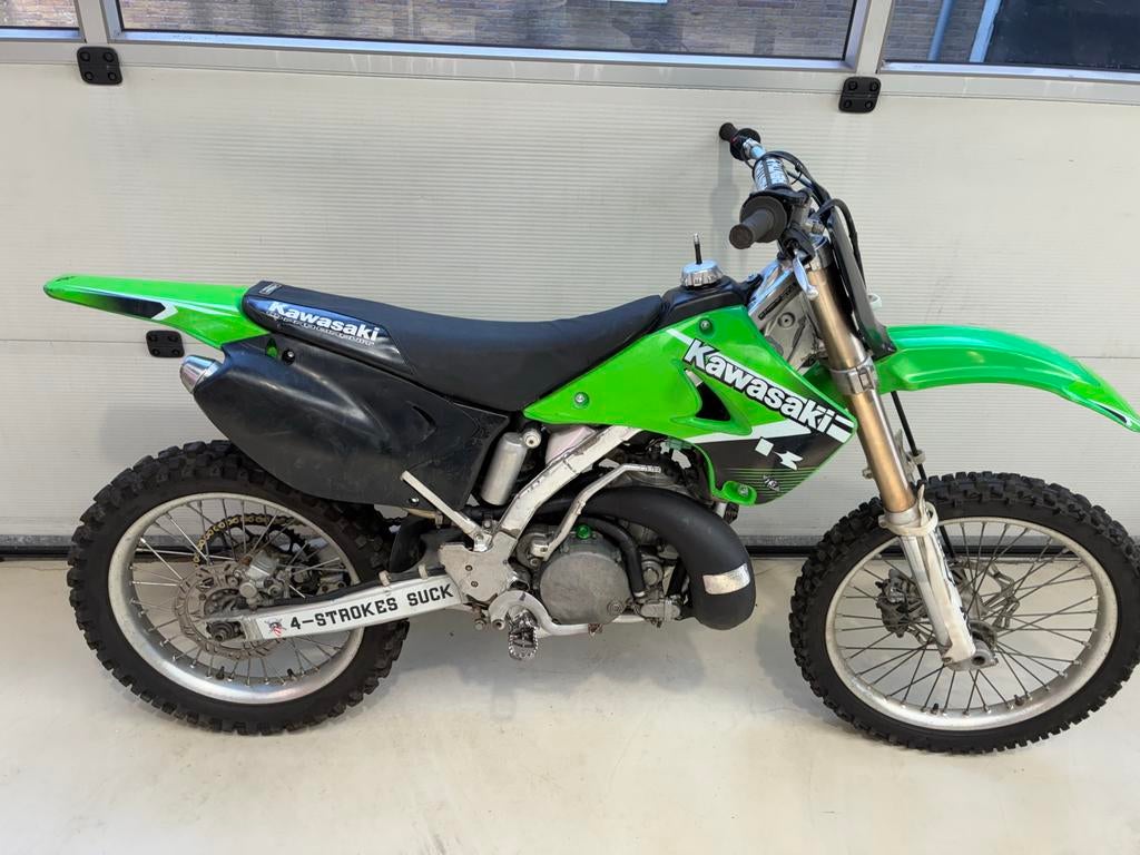 Kawasaki KX250 2-takt 2003 - Nieuwe zuiger en aandrijving, Motoren, Particulier, Crossmotor, Meer dan 35 kW, Minimaal motorrijbewijs A2