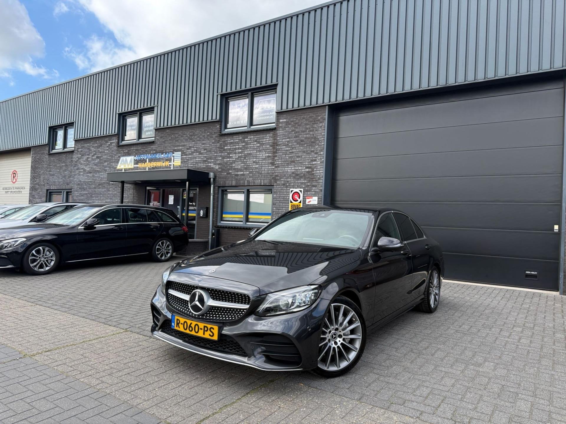 Mercedes-Benz C-klasse 300 e Advantage Pack | 3/6/12MND GARA, 14 kWh, Leder en Stof, Plug-in hybride, Bedrijf