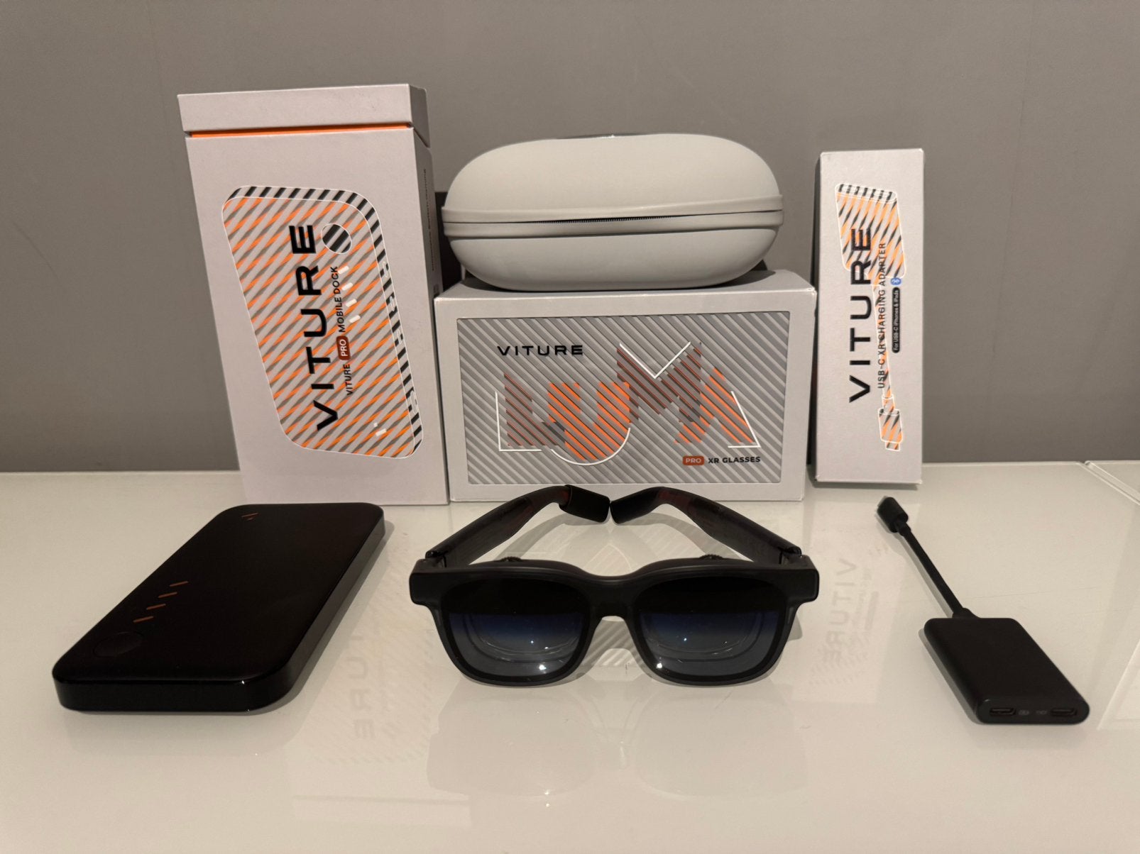 VITURE Luma Pro AR Glasses+ Pro Mobile Dock+ Charge Adapter!, Spelcomputers en Games, Virtual Reality, Ophalen, Zo goed als nieuw