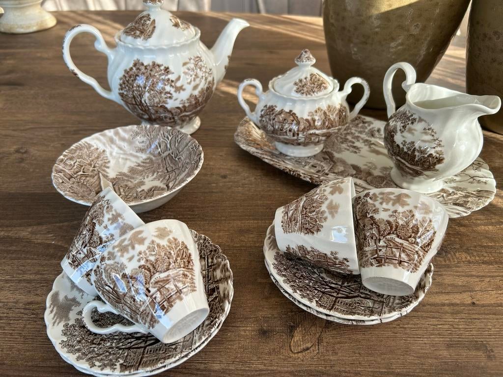Johnson Brothers theeservies. Bruin landschapstafereel, Ophalen of Verzenden