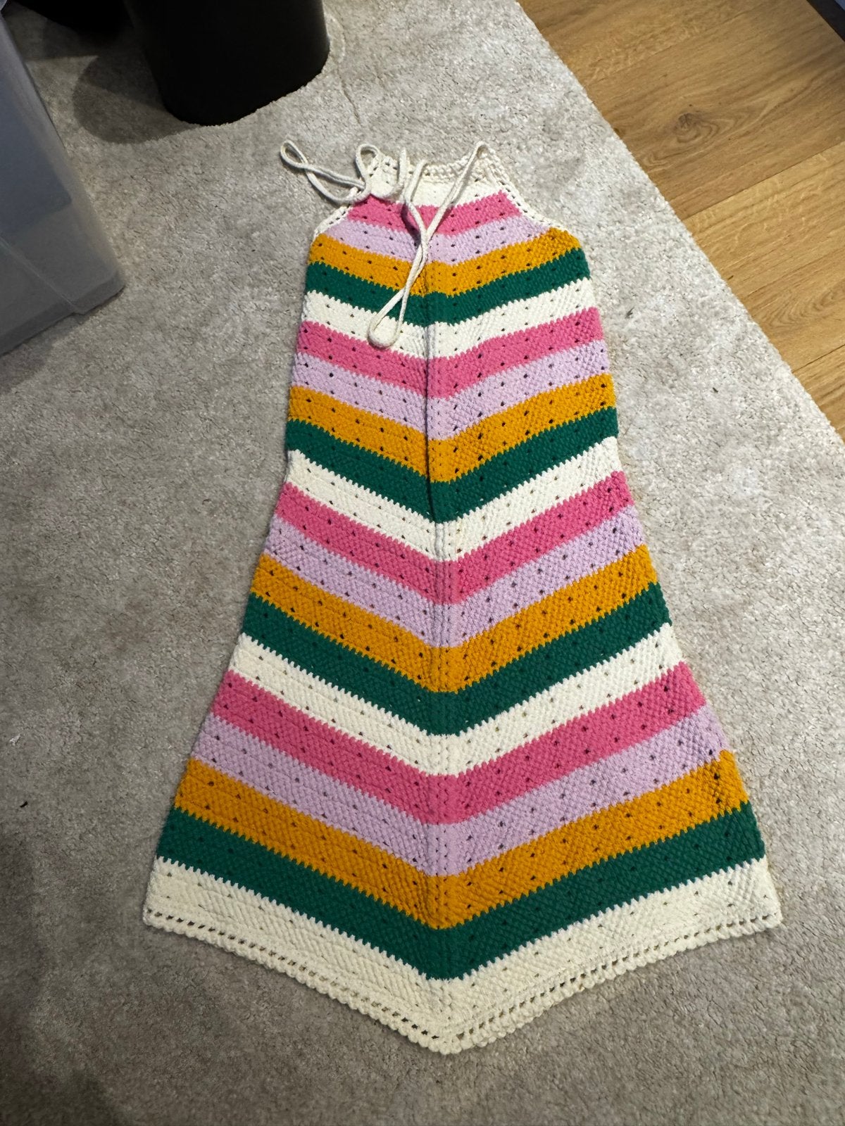 Maje gehaakte halterjurk in regenboogstrepen, Maat 38/40 (M), Nieuw, Knielengte, Meerkleurig