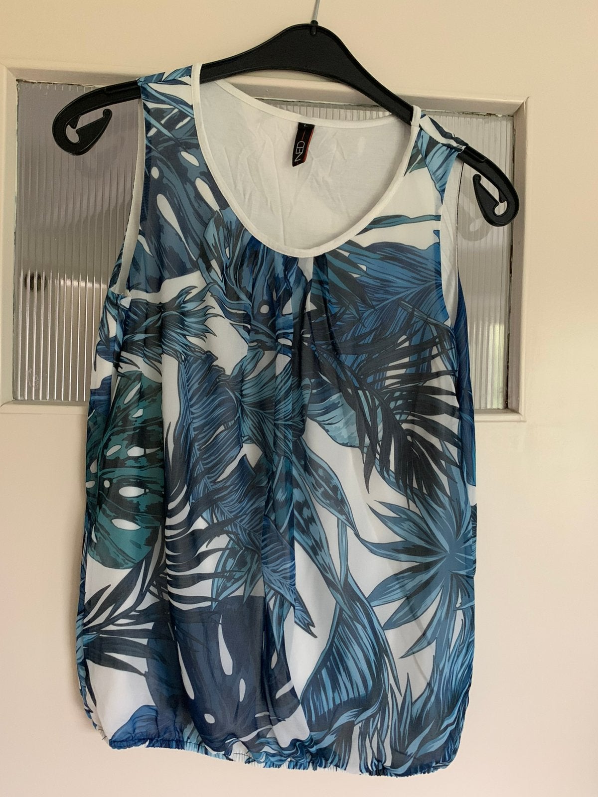 Nieuwe zomertop/ hempje maat L, Kleding | Dames, Maat 38/40 (M), Zwart, Nieuw, Ophalen of Verzenden