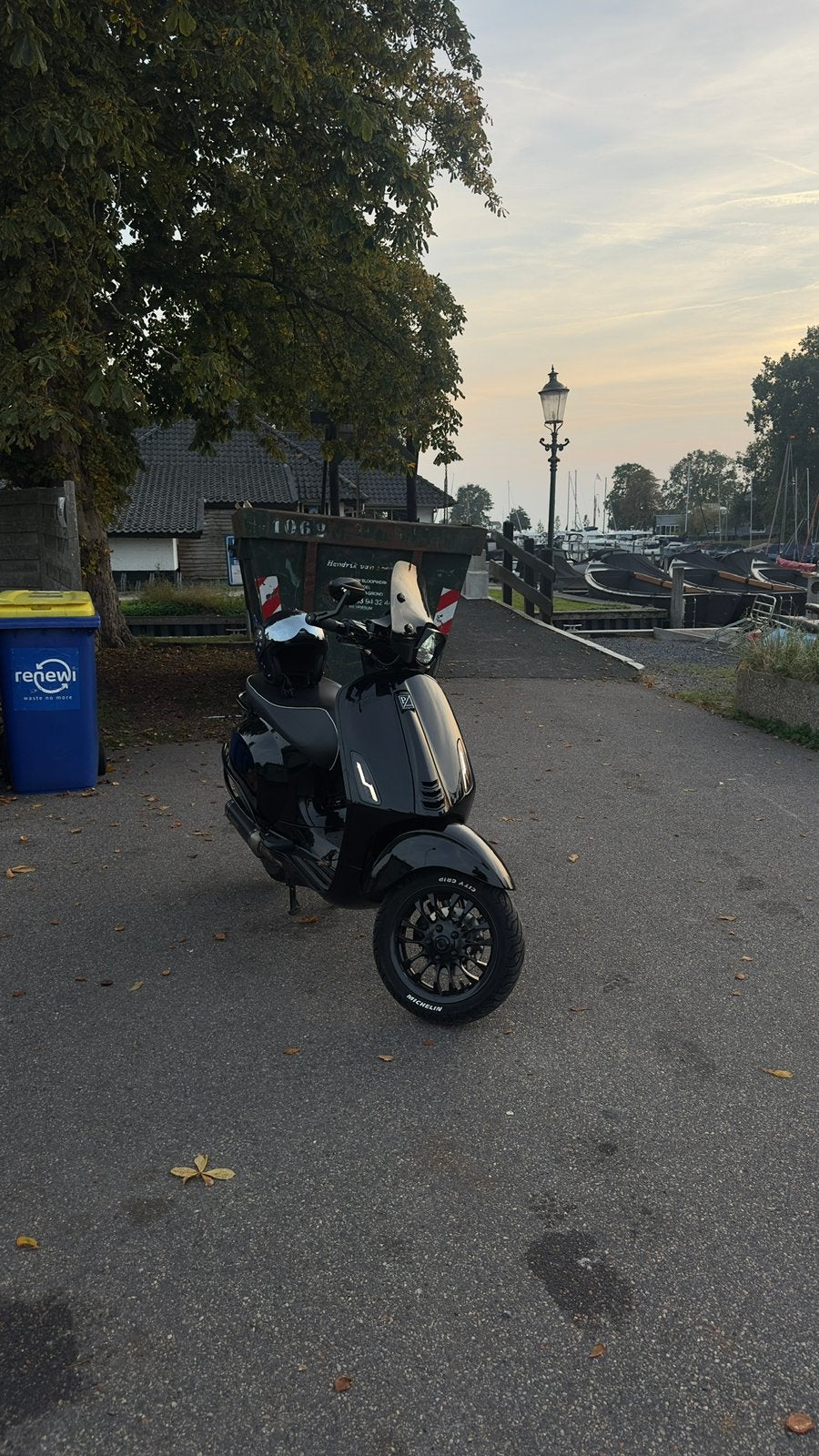 vespa sprint 2022 50cc akrapovic, Fietsen en Brommers, Ophalen, Maximaal 45 km/u, Vespa S, Zo goed als nieuw