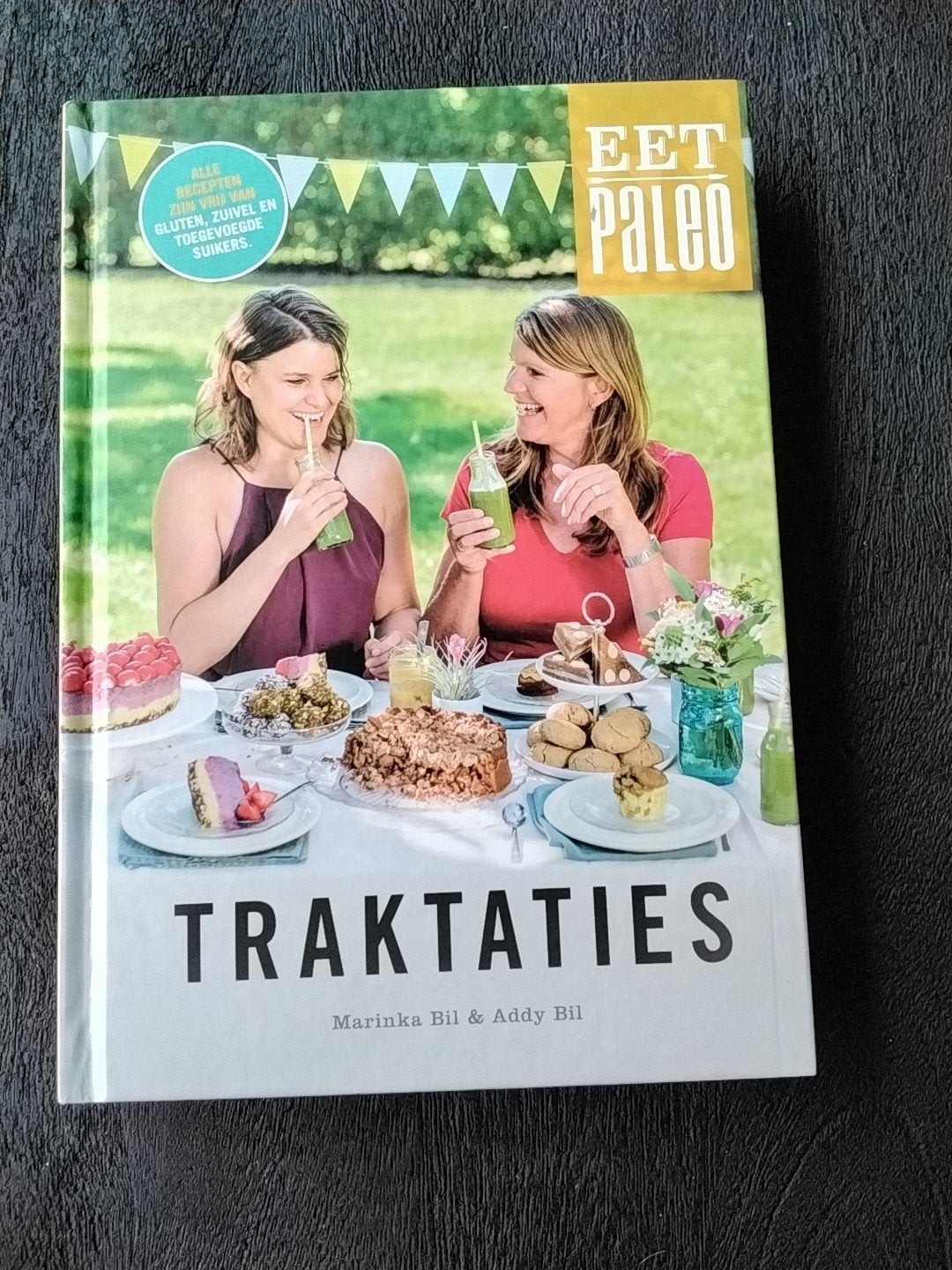 Marinka & Addy Bil - Traktaties - Eet Paleo, Boeken, Ophalen of Verzenden, Zo goed als nieuw, Addy Bil; Marinka Bil