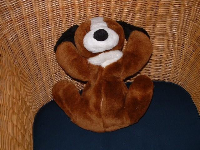 MOOIE HOND PLUCHE BRUIN MET ZWARTE OREN WITTE SNUIT, Ophalen of Verzenden, Nieuw, Overige typen