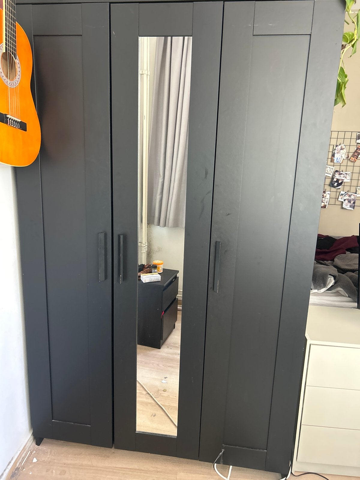 Foto 2 van IKEA Brimnes Kledingkast 3-deurs Zwart - Gratis Ophalen