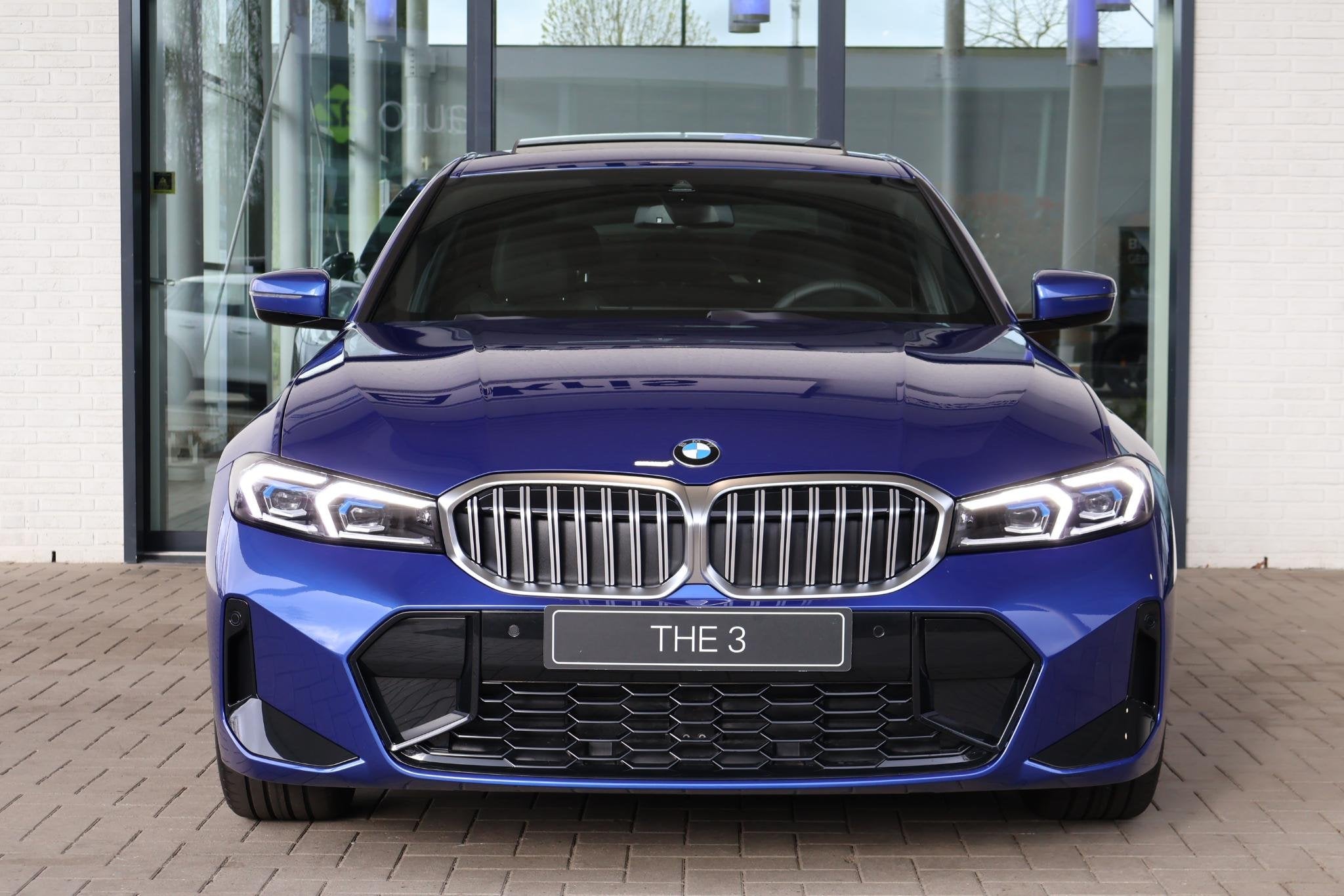 BMW 3 Serie 320i M Sport | Comfort Pack | Trekhaak | Showroo, Auto's, Automaat, 1998 cc, 4 cilinders, Automatische klimaatregeling