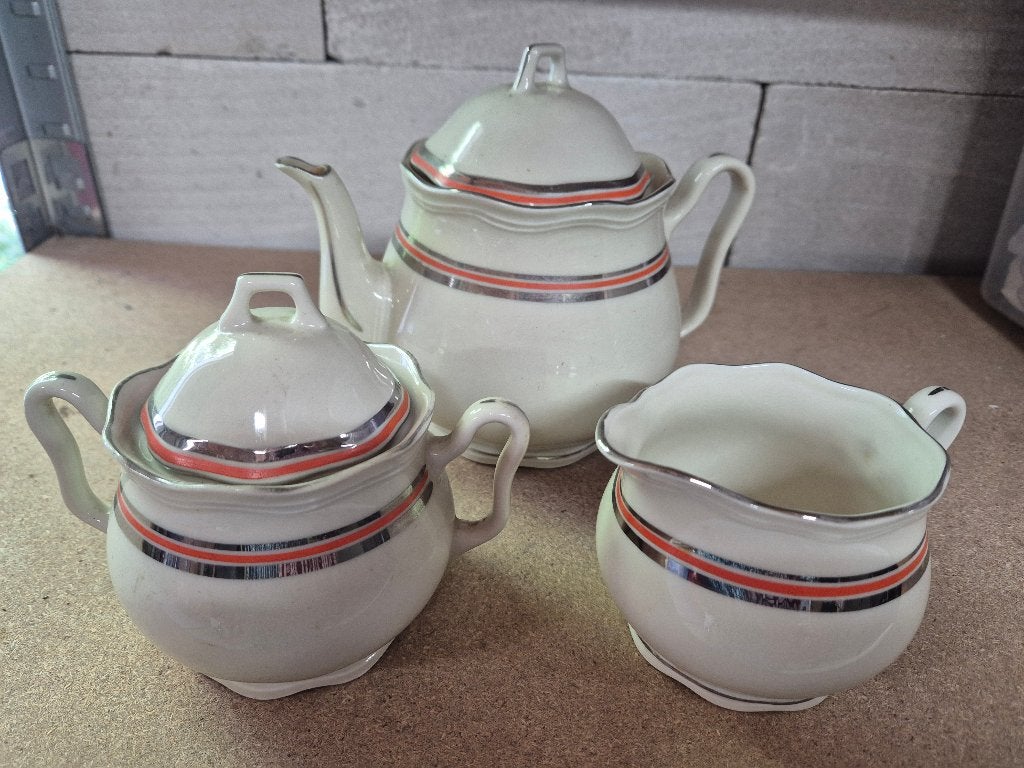 tsjechisch wit servies met zilver en rood randje MCP, Ophalen, Gebruikt, Overige typen, Overige stijlen
