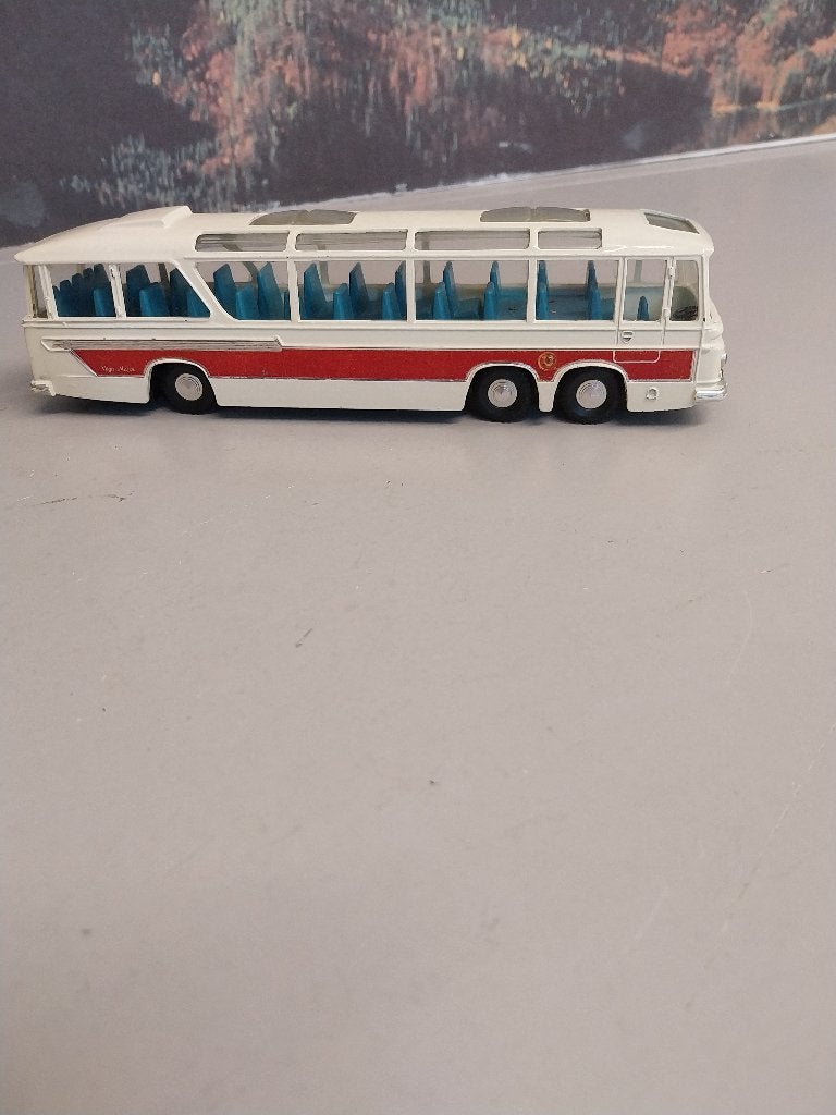 Te koop Autobus Vega Major Lux. 3-as 1/50 metaal Dinky Toys, Ophalen of Verzenden, Zo goed als nieuw, Bus of Vrachtwagen, Dinky Toys