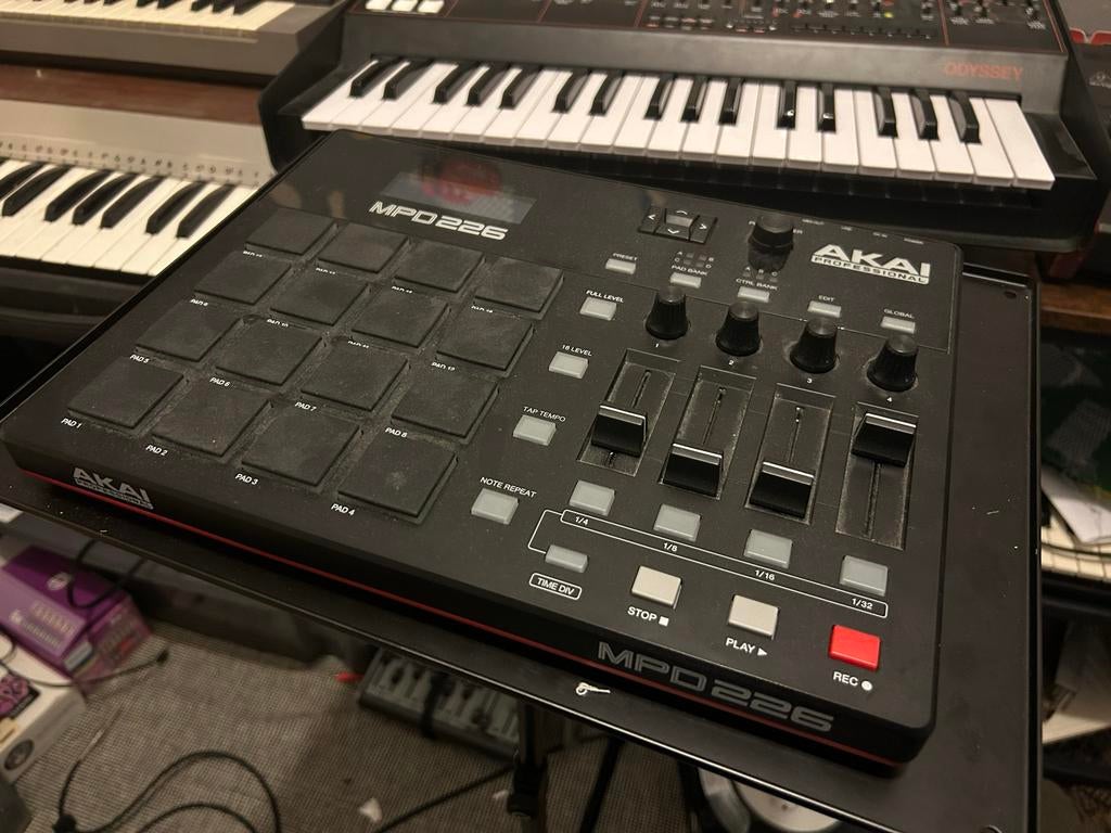 Akai MPD226 - MIDI Pad Controller, Muziek en Instrumenten, Synthesizers, Gebruikt, Overige aantallen, Met midi-aansluiting, Ophalen