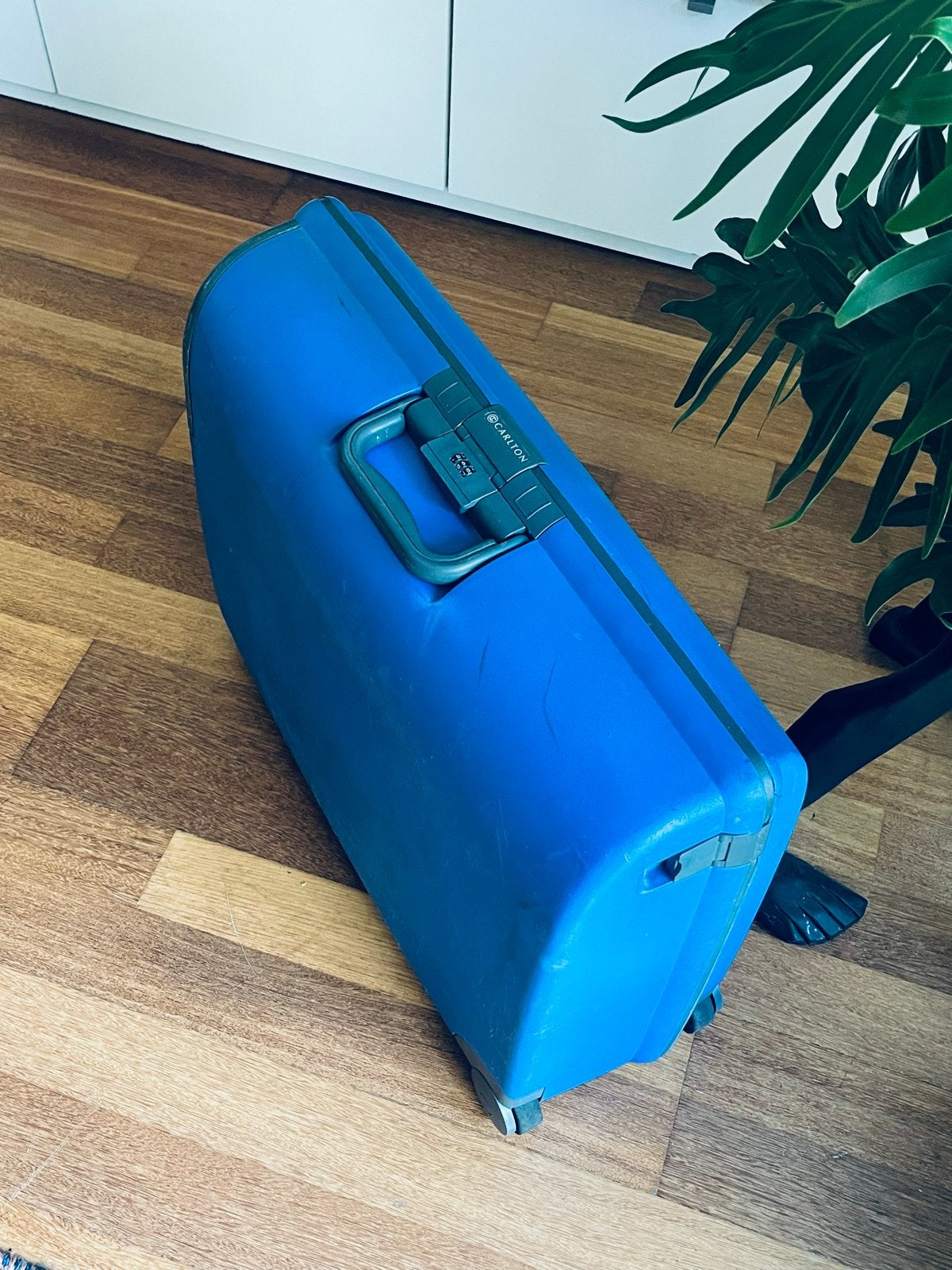 Carlton reiskoffer - Blauw - 65x55x22 cm, Gebruikt, Hard kunststof, 45 tot 55 cm, Ophalen