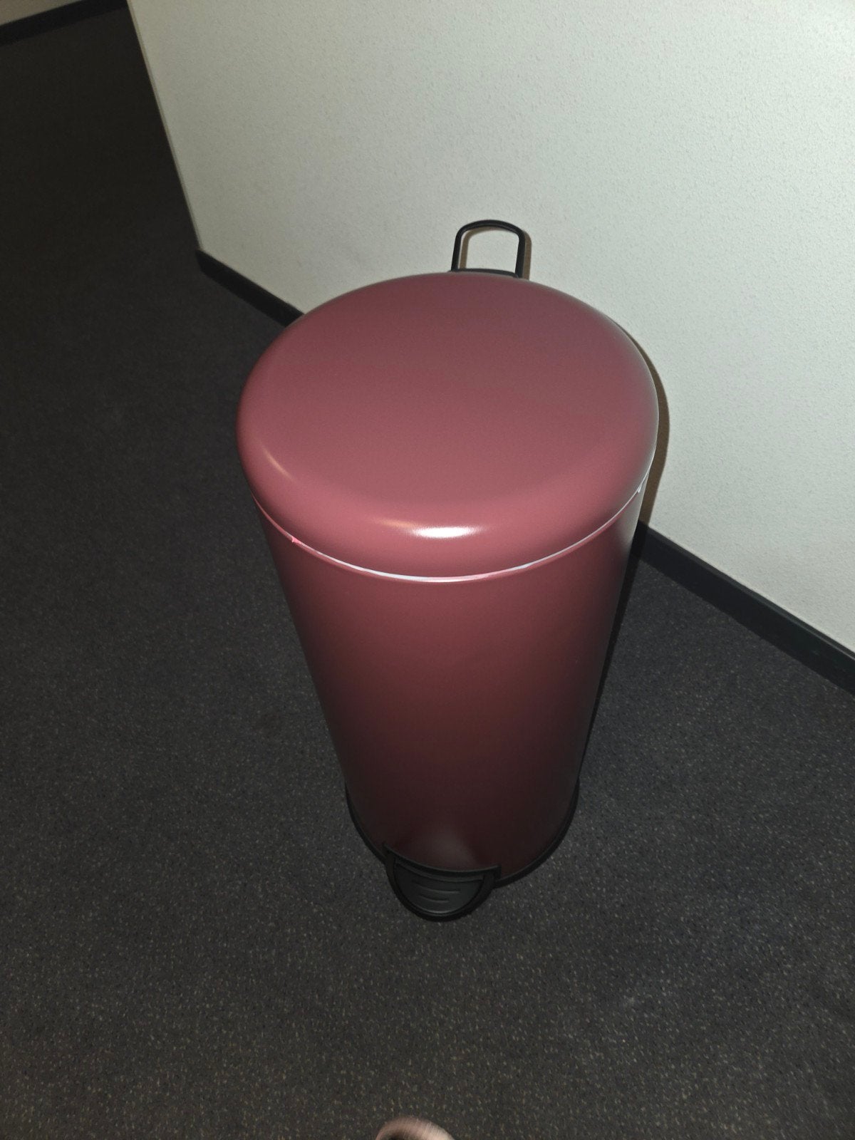 Roze pedaalemmer met deukje, Huis en Inrichting, Woonaccessoires | Prullenbakken, Ophalen, 50 – 75, Gebruikt, Met pedaal