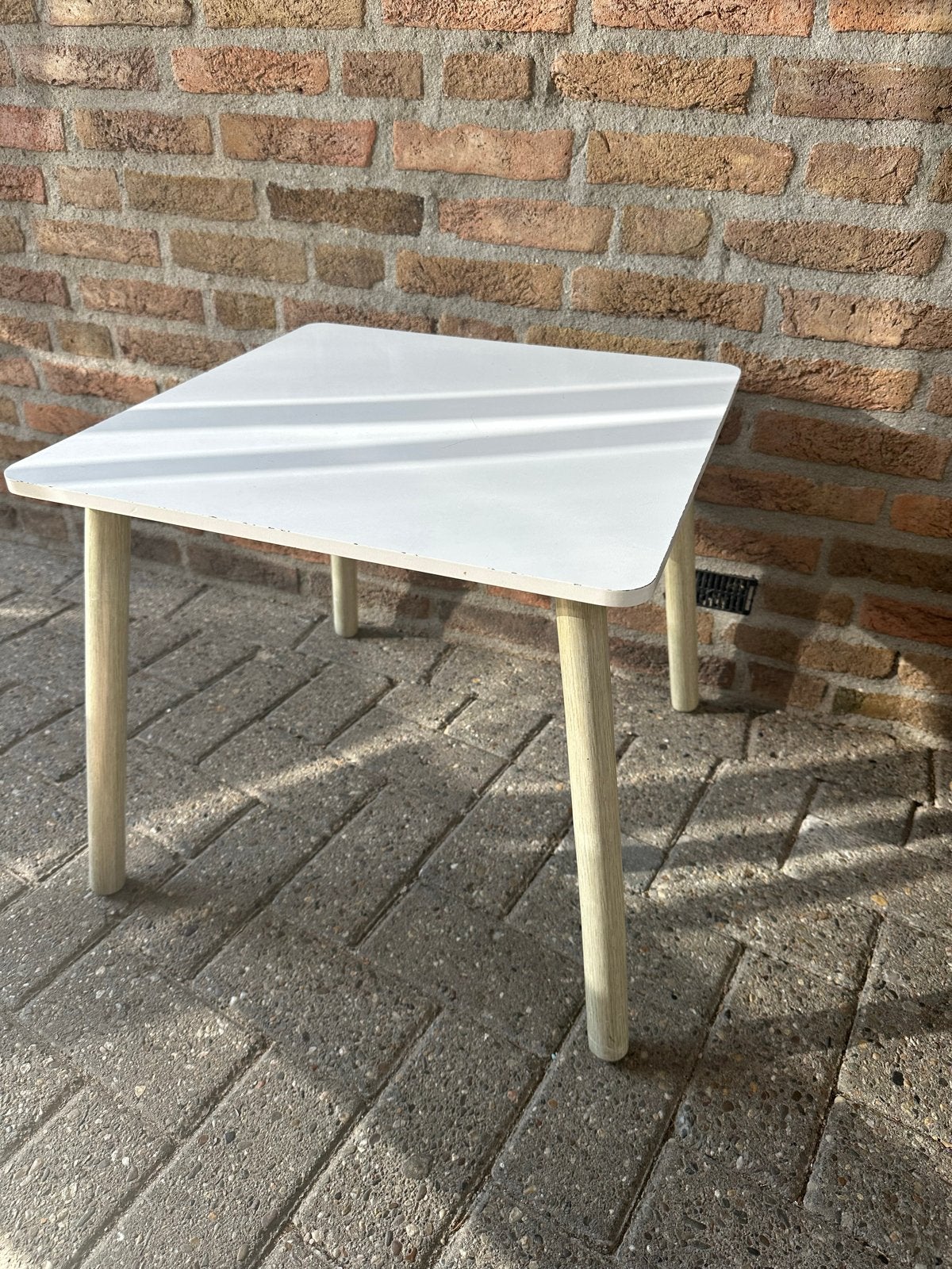 Witte kindertafel met houten poten, Kinderen en Baby's, Ophalen, Gebruikt, Tafel(s)
