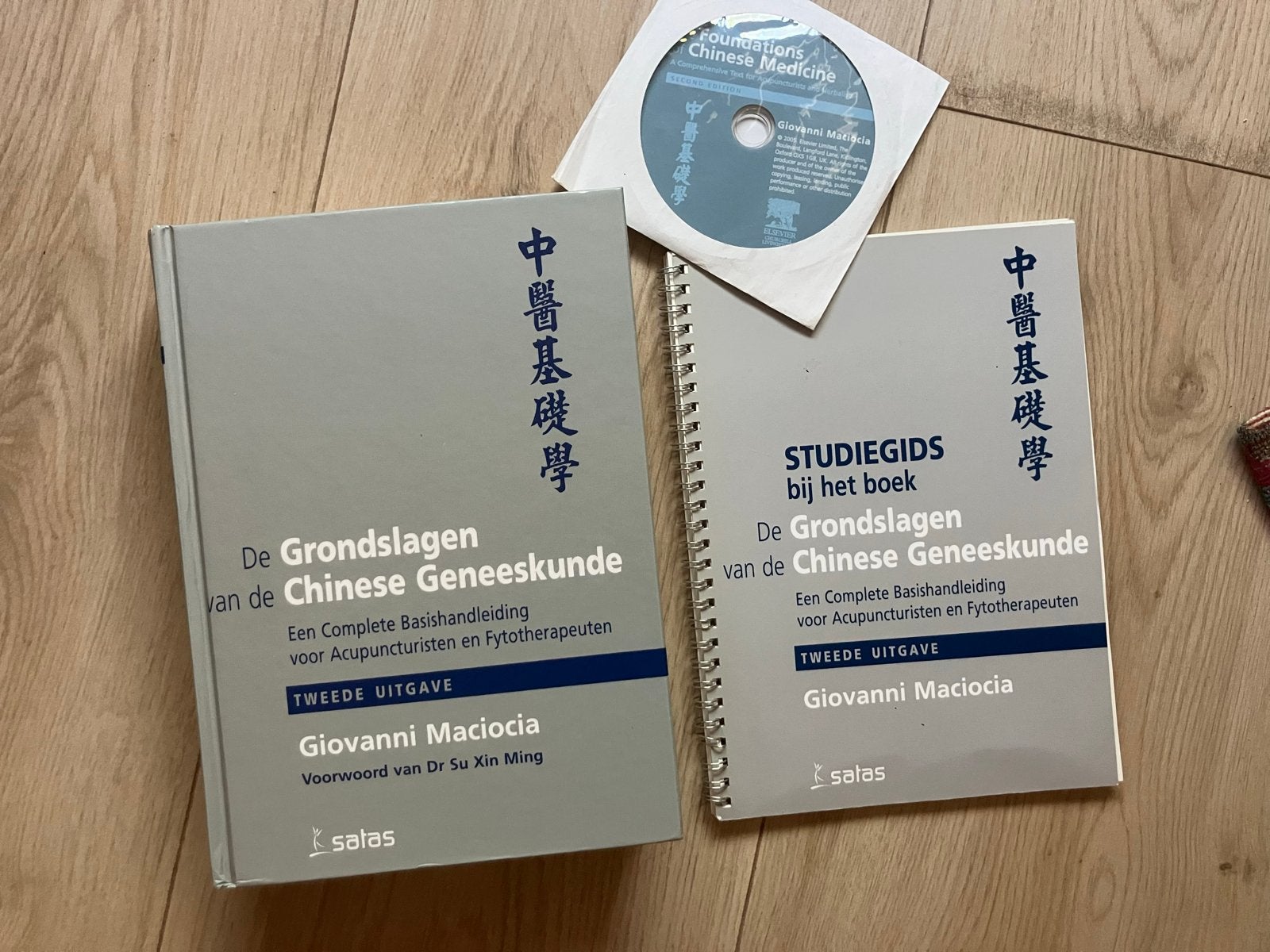 De Grondslagen van de Chinese Geneeskunde + Studiegids, Boeken, Ophalen of Verzenden, Beta, Zo goed als nieuw, HBO