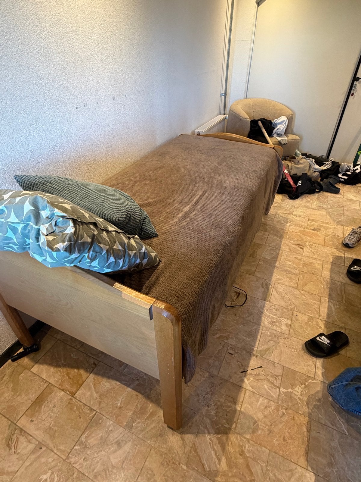 Gratis elektrisch seniorenbed - Eenpersoons, 90 cm, Eenpersoons, Bruin, Ophalen of Verzenden