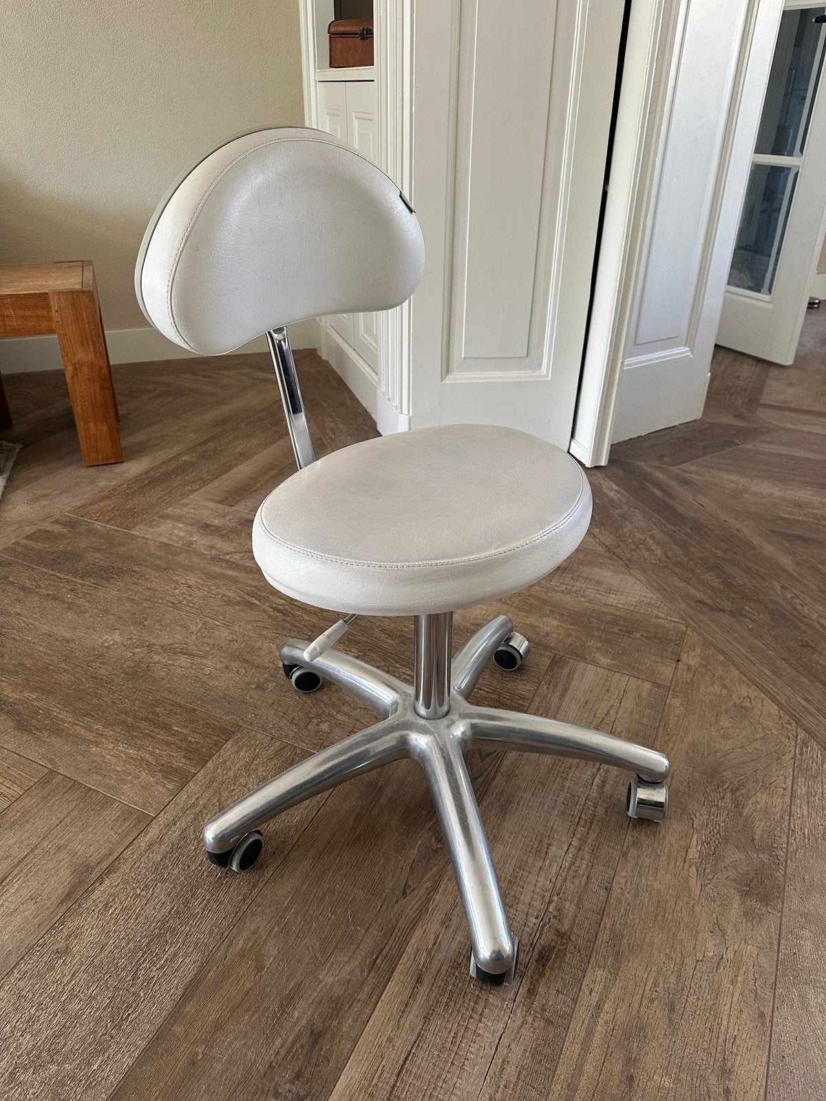 Bentlon Tabouret Silver / C - Witte kruk op Wielen, Ophalen, Wit, Leer, Zo goed als nieuw