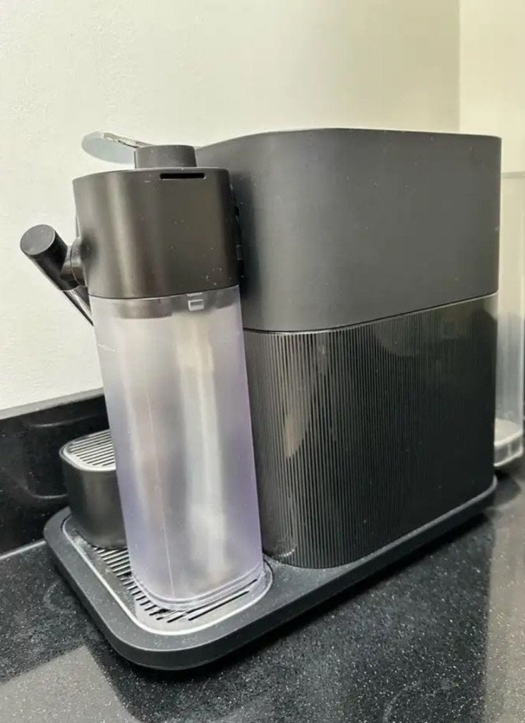 Nespresso coffee machine, Ophalen of Verzenden, Zo goed als nieuw, Koffiemachine, Koffiepads en cups