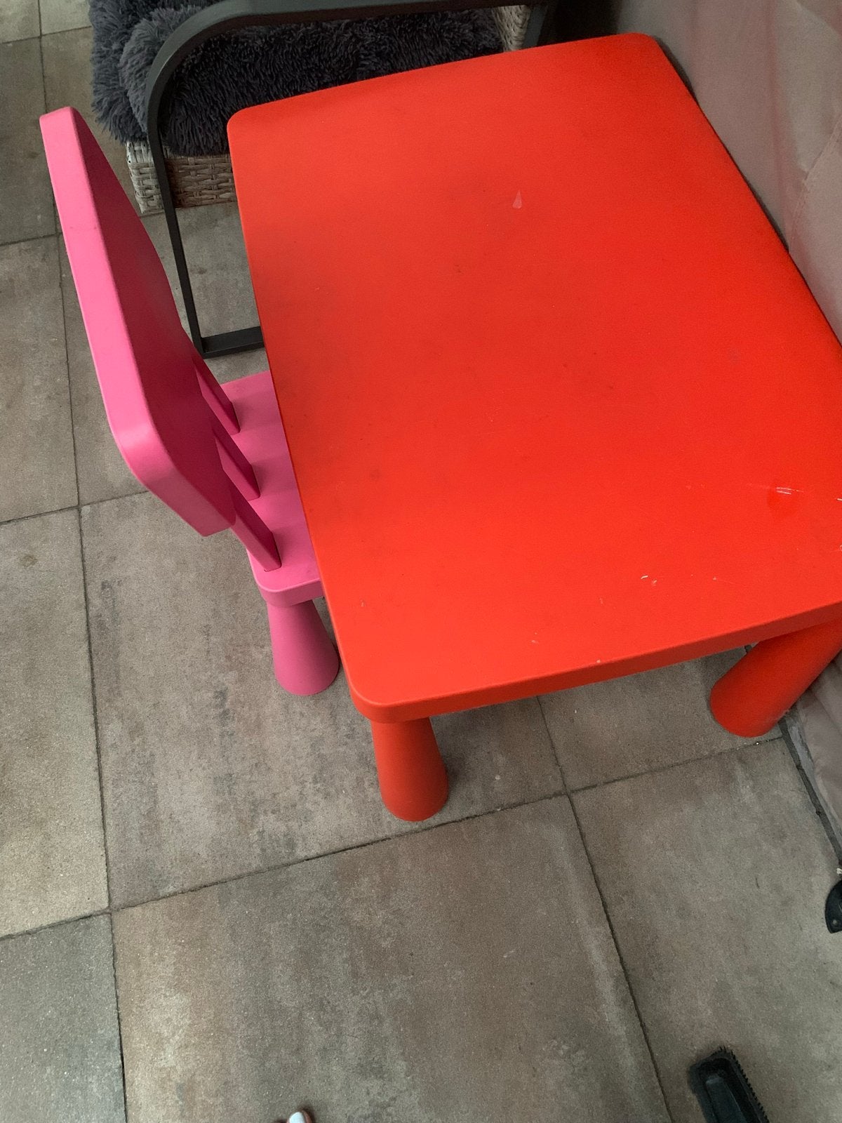 Kinder tafel met stoel - Rood en Roze, Kinderen en Baby's, Kinderkamer | Tafels en Stoelen, Gebruikt, Tafel(s) en Stoel(en), Ophalen