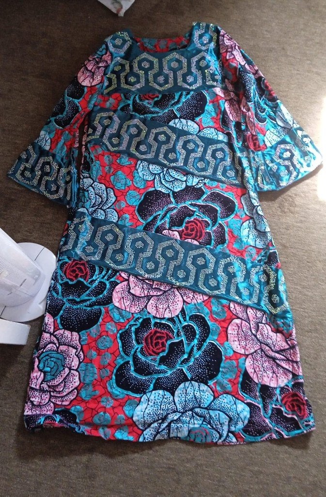 Kleurrijke jurk met bloemenprint en geometrische patronen, Ophalen of Verzenden, Dames, Onbekend