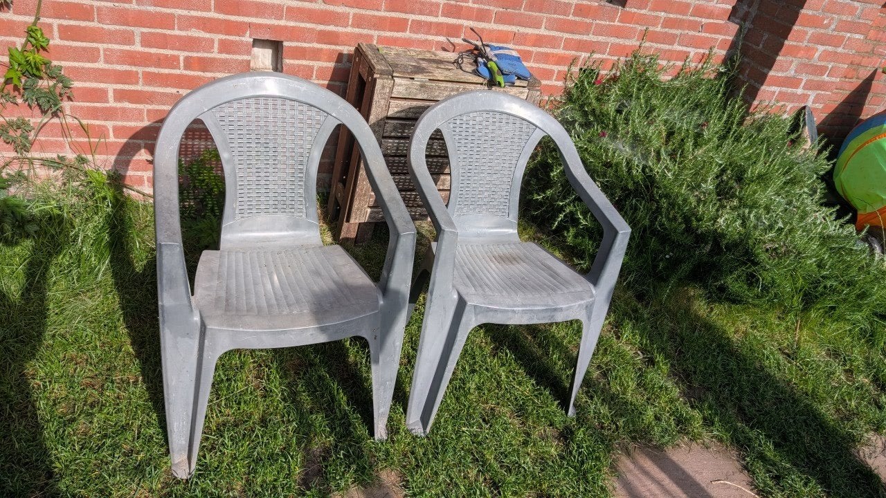 2 plastic tuinstoelen, gratis af te halen, Tuin en Terras, Tuinstoelen, Ophalen, Gebruikt, Plastic