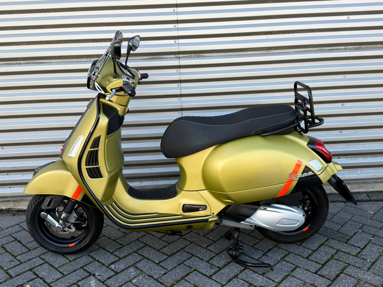 Vespa GTS 300 hpe Supersport  ( Veel extra’s ) 2023, Motoren, Scooter, 300 cc, ABS, Bedrijf