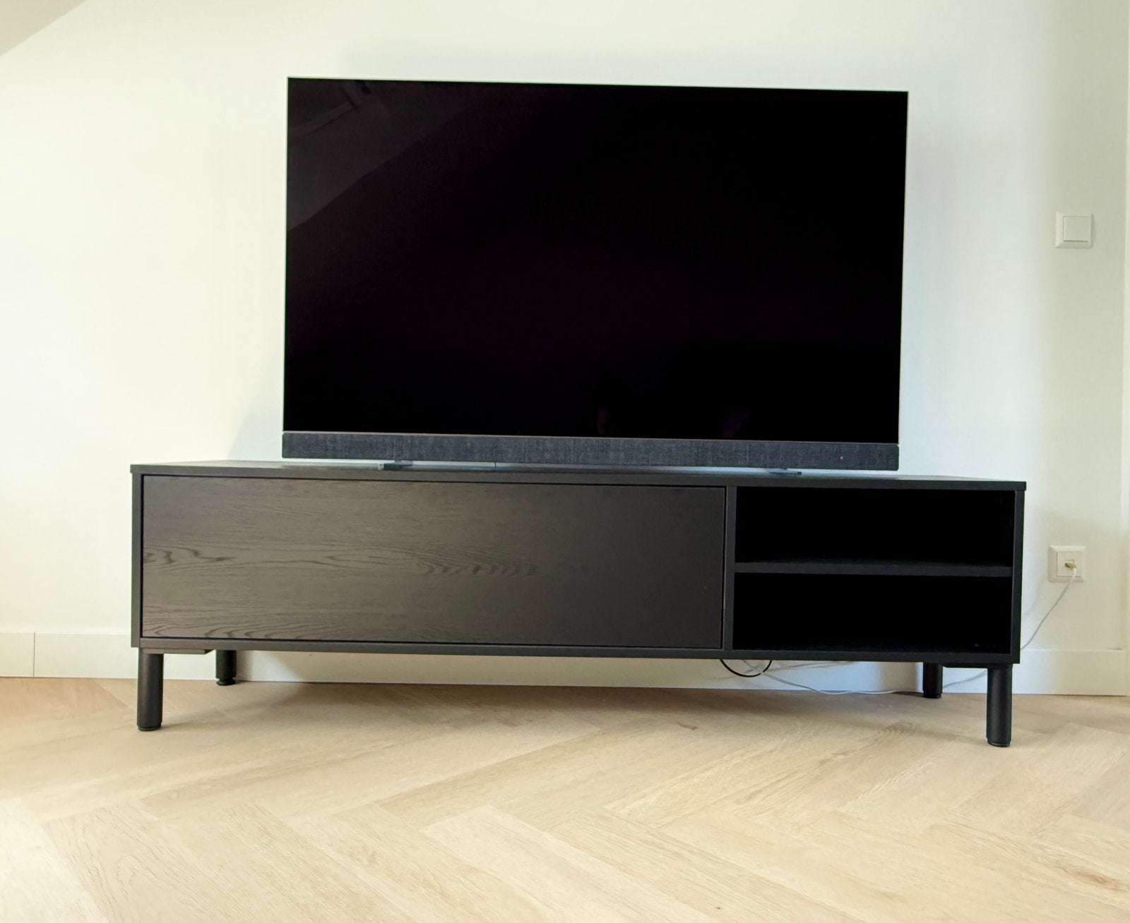 Tv meubel (staand en hangend mogeljk), Huis en Inrichting, Kasten | Televisiemeubels, Zo goed als nieuw, Minder dan 100 cm, 150 tot 200 cm