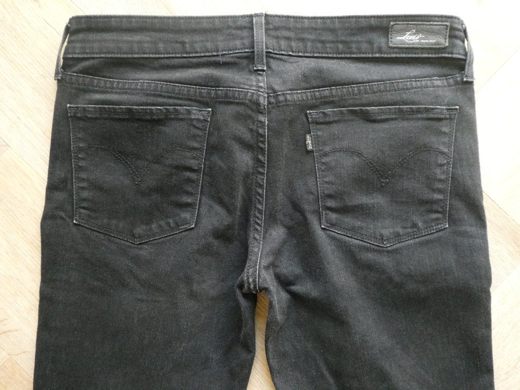 Mooie zwarte Levi Skinny Slight Curve spijkerbroek, 30-34, Zwart, Ophalen of Verzenden, Zo goed als nieuw, W30 - W32 (confectie 38/40)