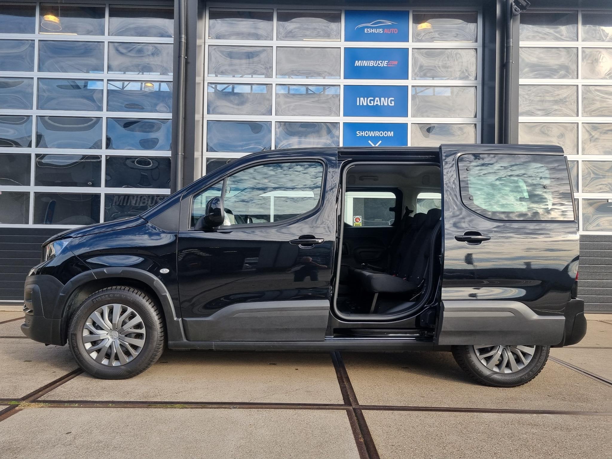 Peugeot e-Rifter EV Active Pack 50 kWh NAVI / ACHTERDEUREN /, Auto's, Gebruikt, Zwart, Te koop, 282 km