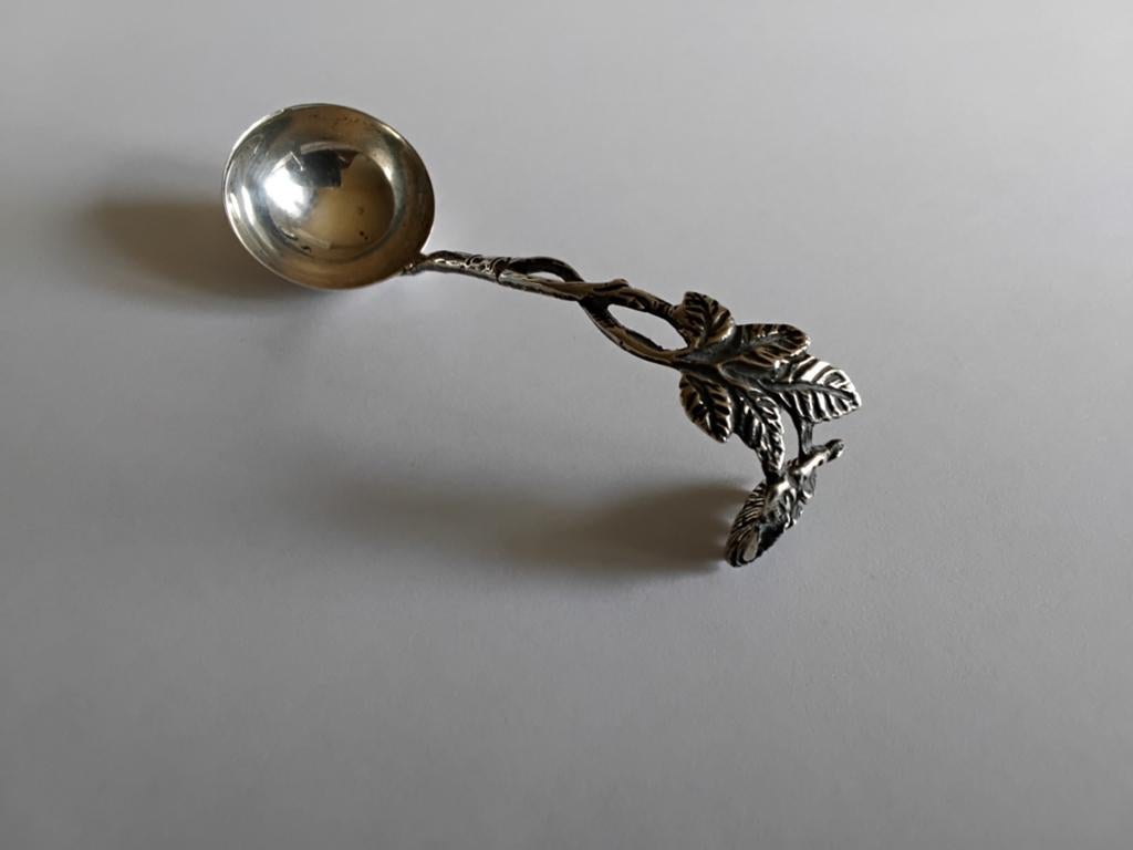 Mooie aparte zilveren mosterdlepel met grote bak ., Ophalen of Verzenden, Zilver