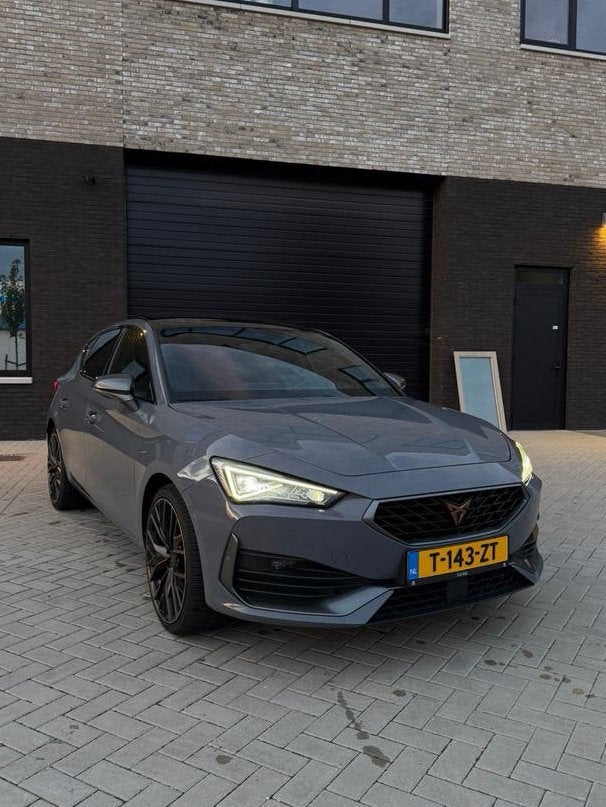 CUPRA Leon 1.4 e-Hybrid 245PK Copper | pano | dsg | bomvol|, Auto's, Cupra, Dealer onderhouden, Zwart, 4 cilinders, Leon