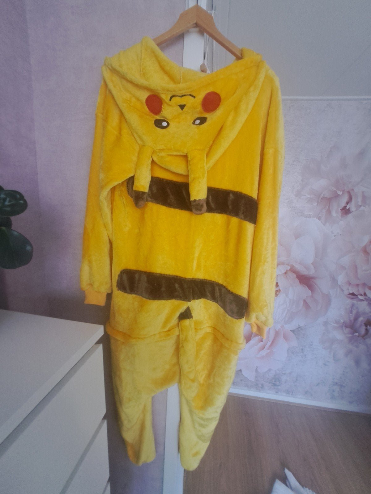 Pikachu pyjama met kussen, Ophalen